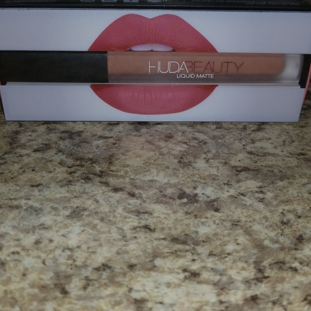 Huda beauty liquid matte lipstick